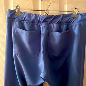 Size Large ceil blue Figs scrubs